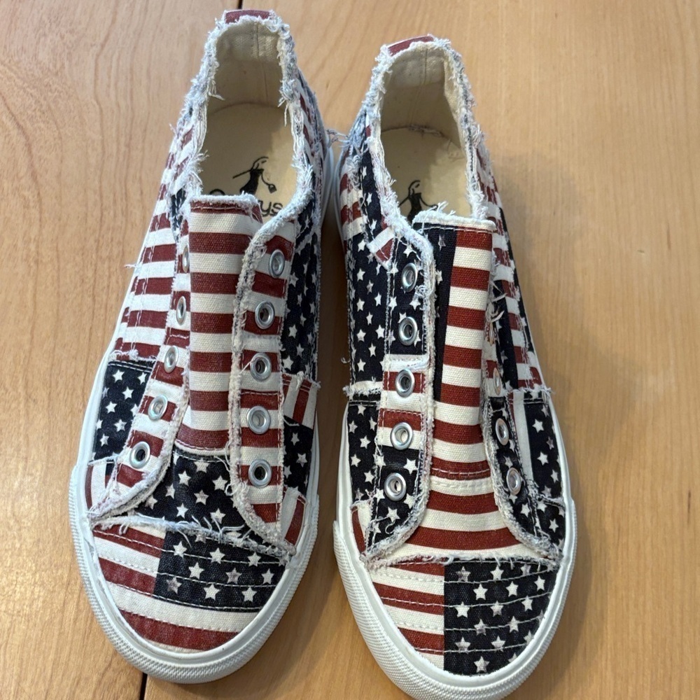 Women’s Corkys Babalu sneakers. Size 6